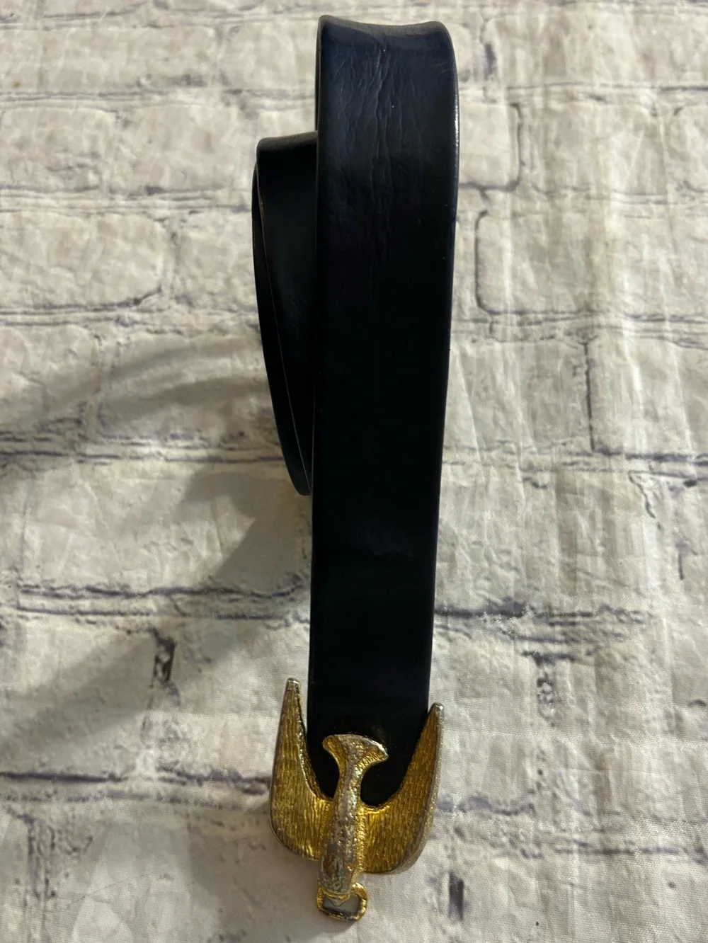 MINI DIN VINTAGE (1973) NAVY LEATHER BELT WITH BRUSHED GOLD TONE BIRDS BUCKLE